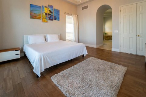 Casa en alquiler en Orlando, Florida, 6 dormitorios, 479.38 m2 № 1906884 - foto 4