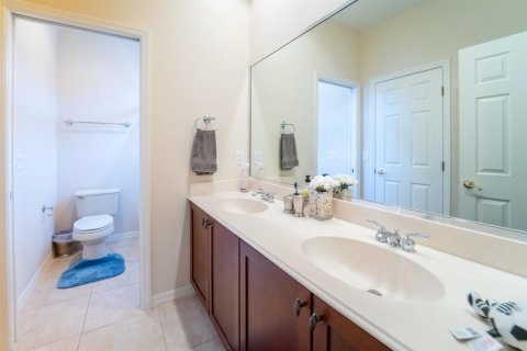 Casa en alquiler en Orlando, Florida, 6 dormitorios, 479.38 m2 № 1906884 - foto 19