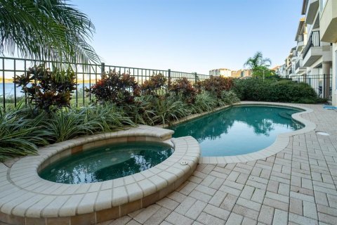 Casa en alquiler en Orlando, Florida, 6 dormitorios, 479.38 m2 № 1906884 - foto 8