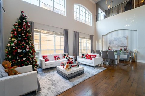 Casa en alquiler en Orlando, Florida, 6 dormitorios, 479.38 m2 № 1906884 - foto 2