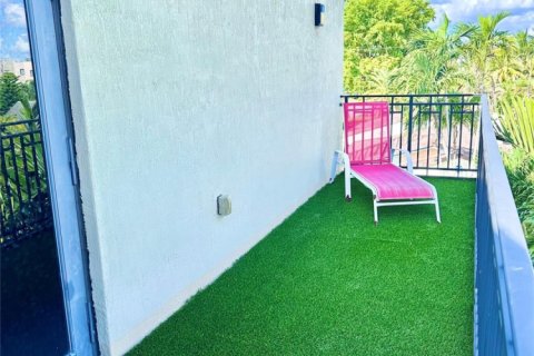 Adosado en venta en Fort Lauderdale, Florida, 3 dormitorios, 240.99 m2 № 759135 - foto 1