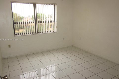 Condo in Miami, Florida, 3 bedrooms  № 1999442 - photo 12