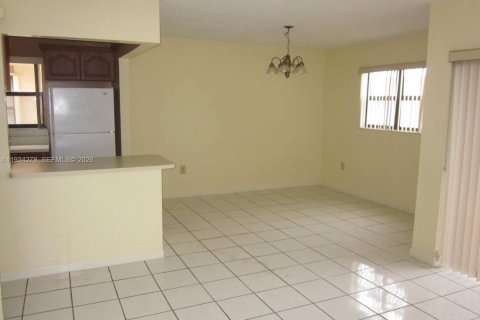 Condo in Miami, Florida, 3 bedrooms  № 1999442 - photo 2