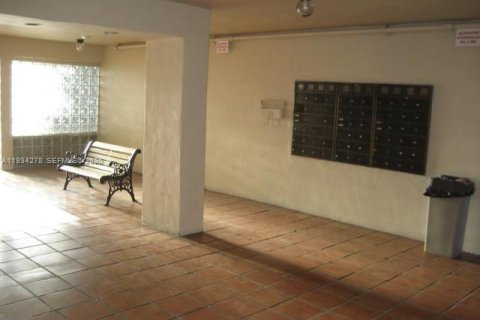 Condo in Miami, Florida, 3 bedrooms  № 1999442 - photo 16