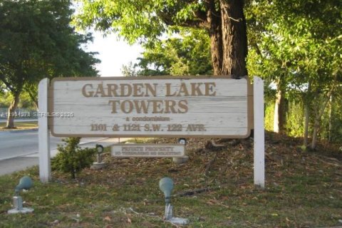 Condo in Miami, Florida, 3 bedrooms  № 1999442 - photo 23