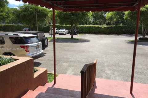 Condo in Miami, Florida, 3 bedrooms  № 1999442 - photo 21