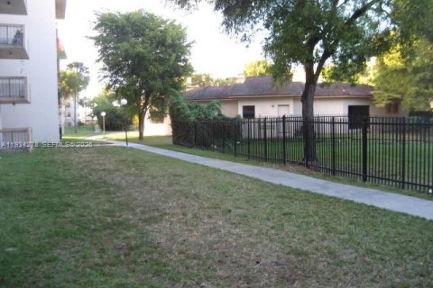 Condo in Miami, Florida, 3 bedrooms  № 1999442 - photo 24