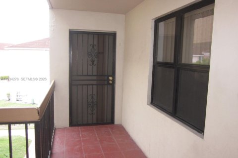 Condo in Miami, Florida, 3 bedrooms  № 1999442 - photo 17