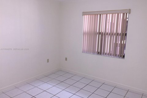 Condo in Miami, Florida, 3 bedrooms  № 1999442 - photo 13