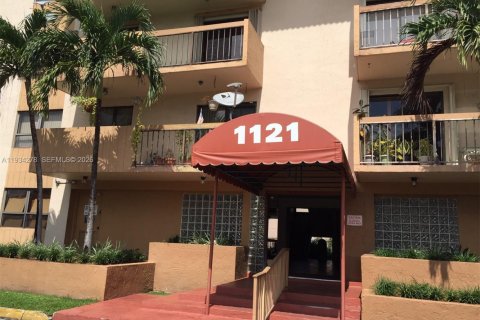 Condo in Miami, Florida, 3 bedrooms  № 1999442 - photo 22