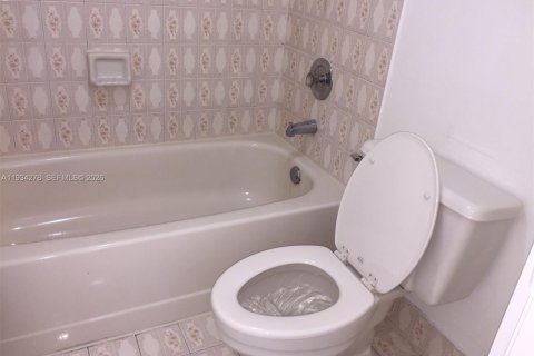 Condo in Miami, Florida, 3 bedrooms  № 1999442 - photo 7