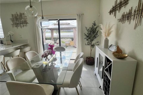 Снять в аренду таунхаус в Хайалиа, Флорида 3 спальни, 137.77м2, № 2080413 - фото 7