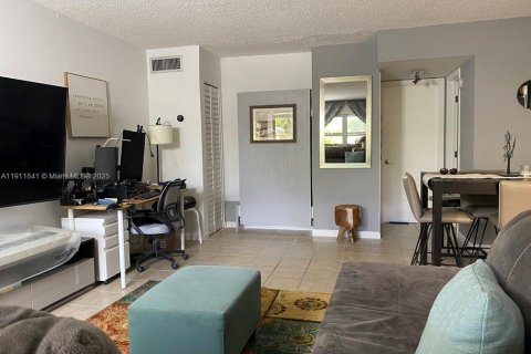Copropriété à louer à Hollywood, Floride: 1 chambre, 55.46 m2 № 1966802 - photo 2
