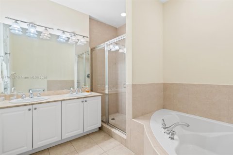 Townhouse in Fort Lauderdale, Florida 4 bedrooms, 254.09 sq.m. № 1740076 - photo 24