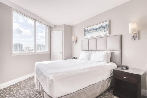 Condo in Fort Lauderdale, Florida, 1 bedroom № 2154257 - photo 10