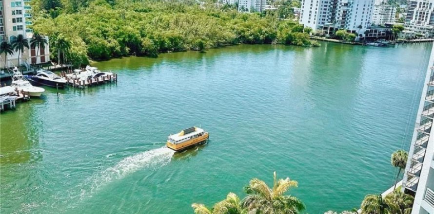 Condo in Fort Lauderdale, Florida, 1 bedroom № 2154257