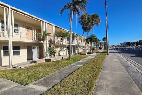 Condo in Saint Petersburg, Florida, 1 bedroom № 2232323