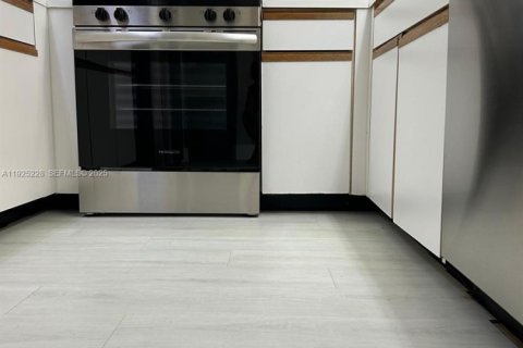 Купить кондоминиум в Пемброк-Пайнс, Флорида 1 спальня, 97.08м2, № 2055023 - фото 16