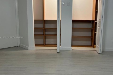 Купить кондоминиум в Пемброк-Пайнс, Флорида 1 спальня, 97.08м2, № 2055023 - фото 19