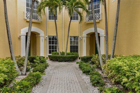 Copropriété à vendre à Fort Myers, Floride: 3 chambres, 183.57 m2 № 2383531 - photo 2