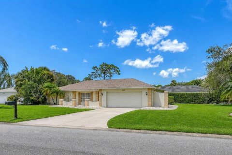 House in Sarasota, Florida 3 bedrooms, 185.8 sq.m. № 2330194