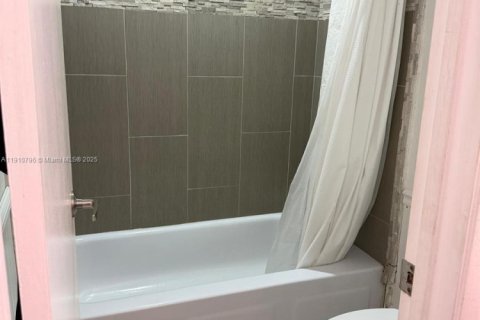 Copropriété à louer à Coral Springs, Floride: 2 chambres, 100.8 m2 № 1966014 - photo 11