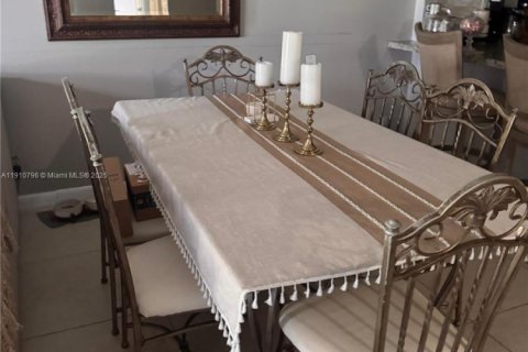 Copropriété à louer à Coral Springs, Floride: 2 chambres, 100.8 m2 № 1966014 - photo 5