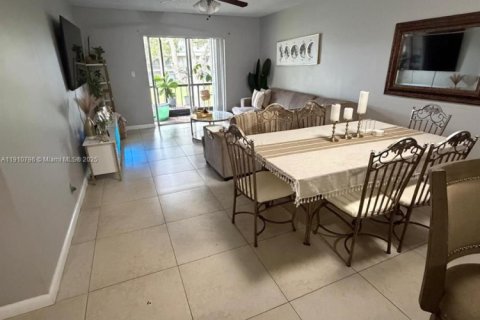 Copropriété à louer à Coral Springs, Floride: 2 chambres, 100.8 m2 № 1966014 - photo 2