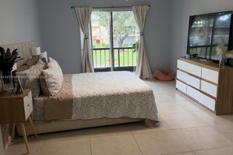 Copropriété à louer à Coral Springs, Floride: 2 chambres, 100.8 m2 № 1966014 - photo 6