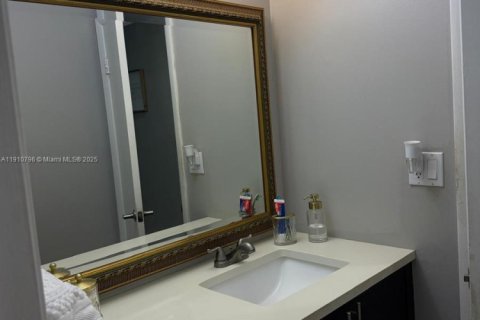 Copropriété à louer à Coral Springs, Floride: 2 chambres, 100.8 m2 № 1966014 - photo 9