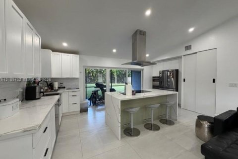 House in Coral Springs, Florida 4 bedrooms, 161.09 sq.m. № 2424829 - photo 5
