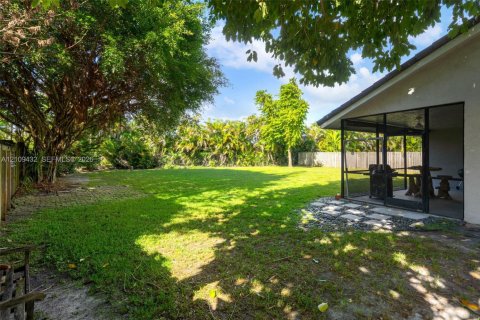 House in Coral Springs, Florida 4 bedrooms, 161.09 sq.m. № 2424829 - photo 22