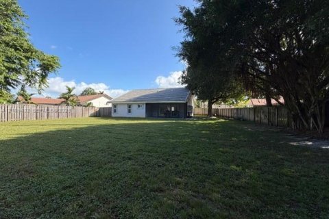 House in Coral Springs, Florida 4 bedrooms, 161.09 sq.m. № 2424829 - photo 15