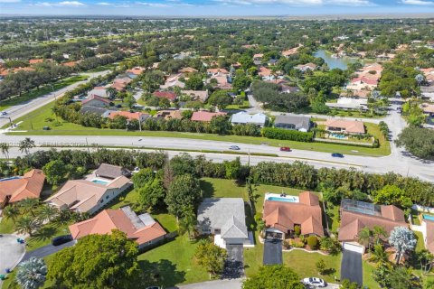 House in Coral Springs, Florida 4 bedrooms, 161.09 sq.m. № 2424829 - photo 28