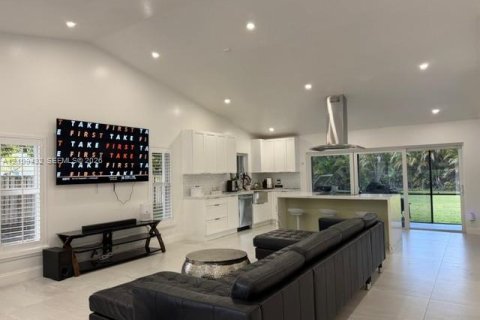 House in Coral Springs, Florida 4 bedrooms, 161.09 sq.m. № 2424829 - photo 14