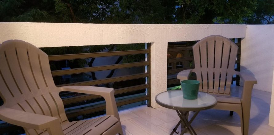 Townhouse in Aventura, Florida 3 bedrooms, 155.43 sq.m. № 1142267