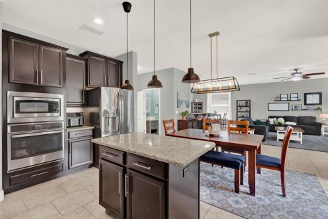 House in Winter Garden, Florida 4 bedrooms, 334.54 sq.m. № 1878238 - photo 15