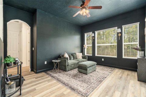 House in Land O' Lakes, Florida 4 bedrooms, 324.88 sq.m. № 1894221 - photo 18