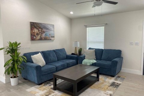 Villa ou maison à vendre à Sebring, Floride: 4 chambres № 1977338 - photo 5