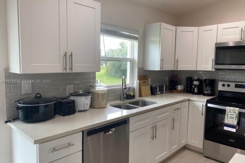 Villa ou maison à vendre à Sebring, Floride: 4 chambres № 1977338 - photo 10