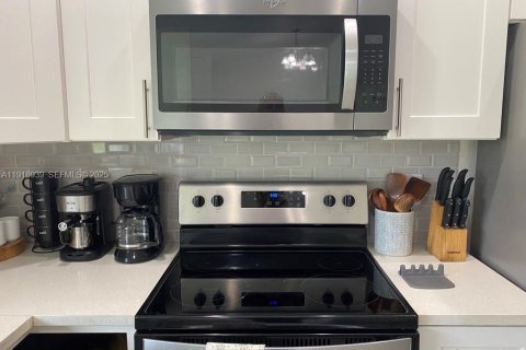 Villa ou maison à vendre à Sebring, Floride: 4 chambres № 1977338 - photo 13