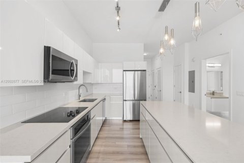 Снять в аренду квартиру в Халландейл-Бич, Флорида 1 спальня, 79.8м2, № 2066292 - фото 13