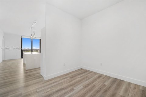 Снять в аренду квартиру в Халландейл-Бич, Флорида 1 спальня, 79.8м2, № 2066292 - фото 7