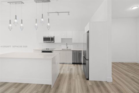 Снять в аренду квартиру в Халландейл-Бич, Флорида 1 спальня, 79.8м2, № 2066292 - фото 11