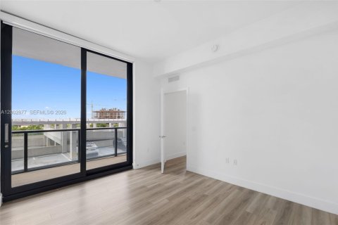 Снять в аренду квартиру в Халландейл-Бич, Флорида 1 спальня, 79.8м2, № 2066292 - фото 17