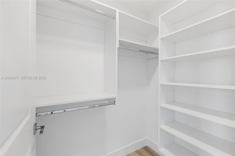 Снять в аренду квартиру в Халландейл-Бич, Флорида 1 спальня, 79.8м2, № 2066292 - фото 22