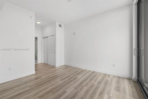 Снять в аренду квартиру в Халландейл-Бич, Флорида 1 спальня, 79.8м2, № 2066292 - фото 18