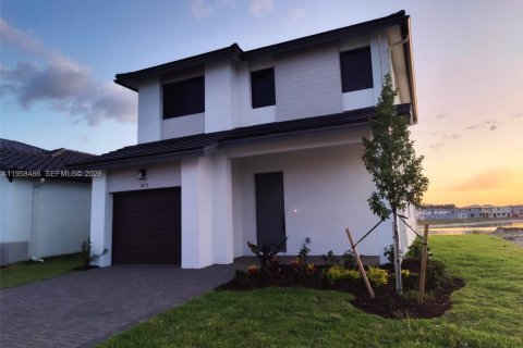 House in Ave Maria, Florida 3 bedrooms № 2019792 - photo 2