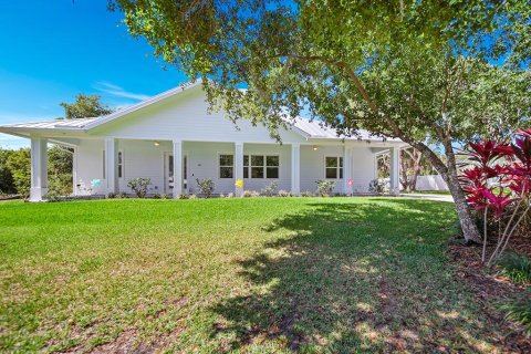 House in Jensen Beach, Florida 3 bedrooms, 257.62 sq.m. № 1147042 - photo 1