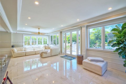 House in Coral Gables, Florida 5 bedrooms, 244.24 sq.m. № 1740133 - photo 26